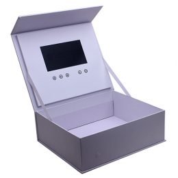 Presentation box with screen
